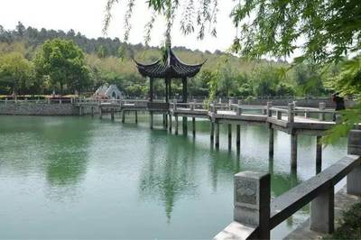 小伙伴們,準備好了嘛?泳裝、人體彩繪、舒適溫泉&hellip;965給你這樣一個周末!Let'sgo!